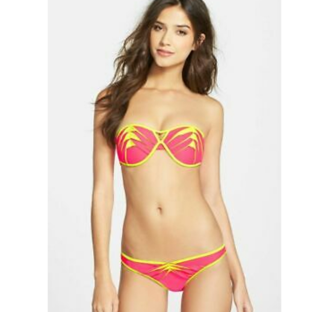 Beach Bunny set Swimwear top and bottom size medium neon pink